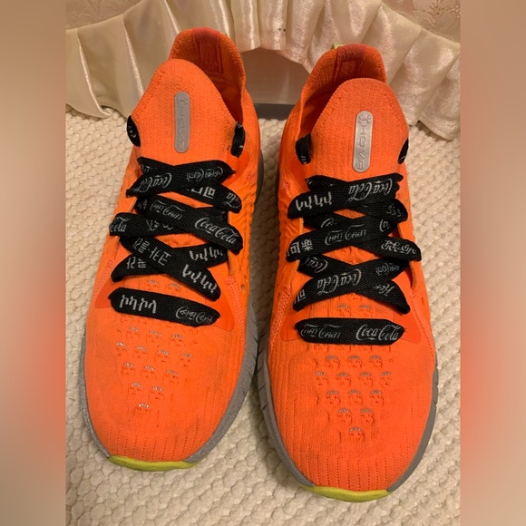 UNDER ARMOUR